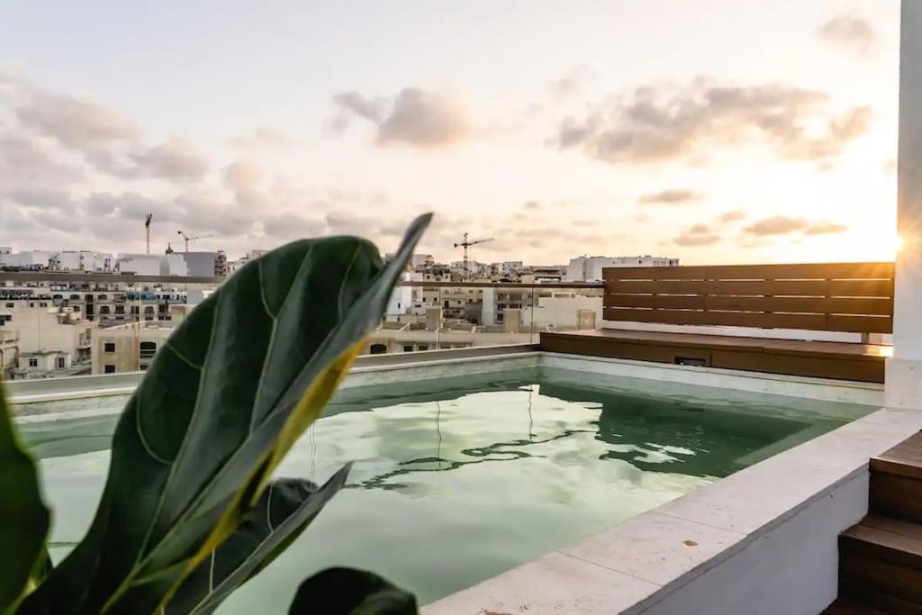 Apartamento Luxurious & Stylish Penthouse With Private Pool Msida Exterior foto