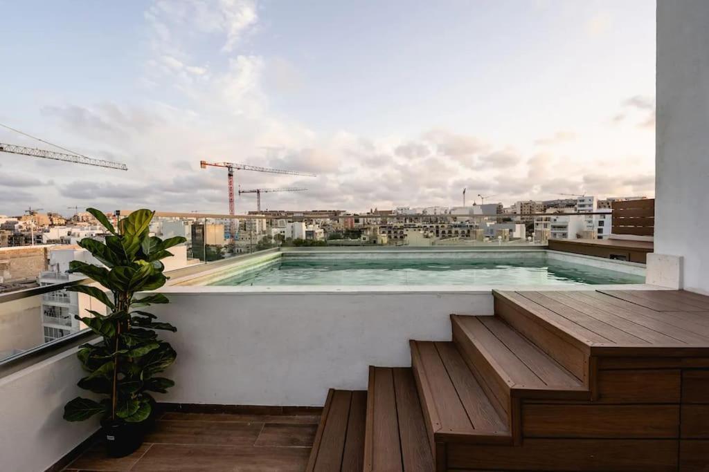 Apartamento Luxurious & Stylish Penthouse With Private Pool Msida Exterior foto